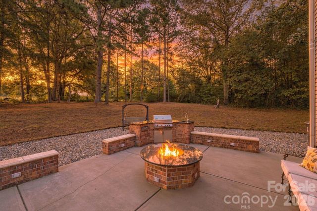 2561 Fallbrook Place NW, Concord, NC 28027