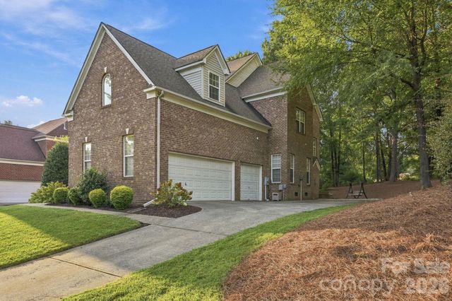 2561 Fallbrook Place NW, Concord, NC 28027