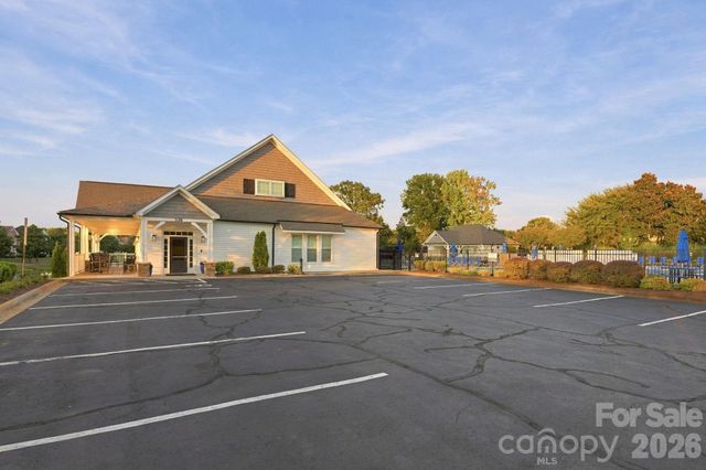 2561 Fallbrook Place NW, Concord, NC 28027
