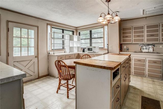 9301 Everett Avenue, Kansas City, KS 66112