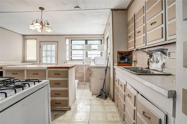 9301 Everett Avenue, Kansas City, KS 66112