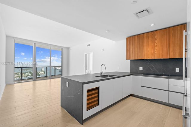 1400 Biscayne Boulevard 4203, Miami, FL 33132