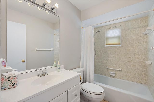 2802 SWIFTON DRIVE V102, Sarasota, FL 34231