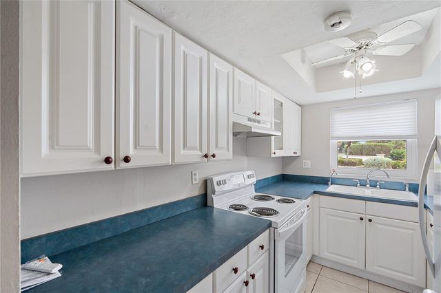 2802 SWIFTON DRIVE V102, Sarasota, FL 34231