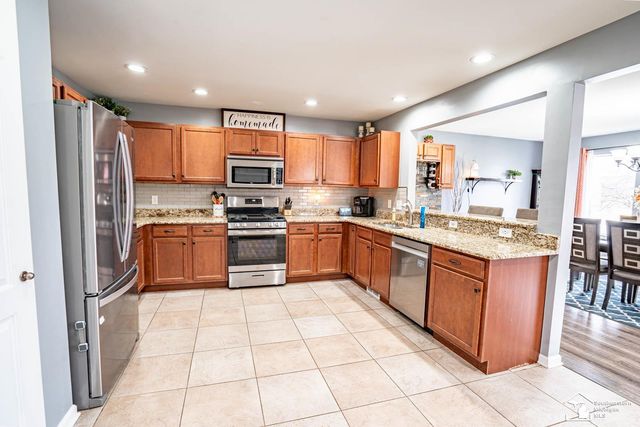 835 Golf Ridge Circle, Dundee, MI 48131