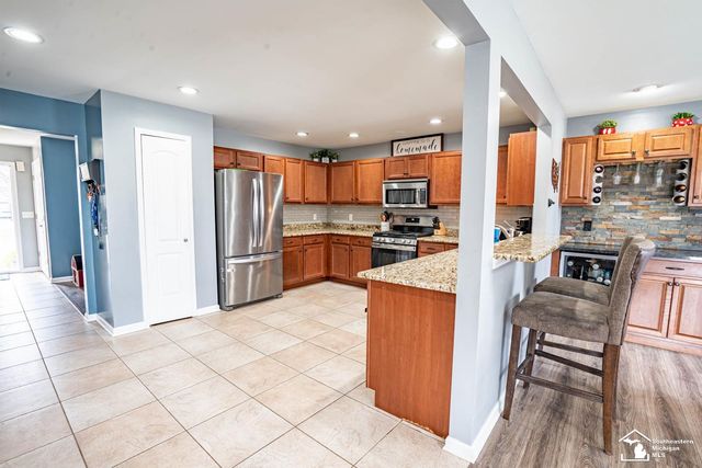 835 Golf Ridge Circle, Dundee, MI 48131