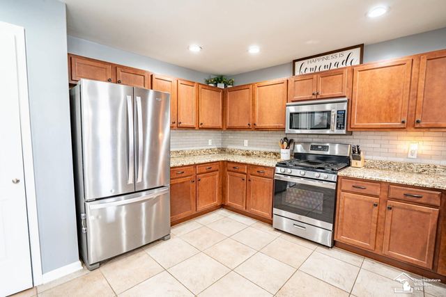 835 Golf Ridge Circle, Dundee, MI 48131