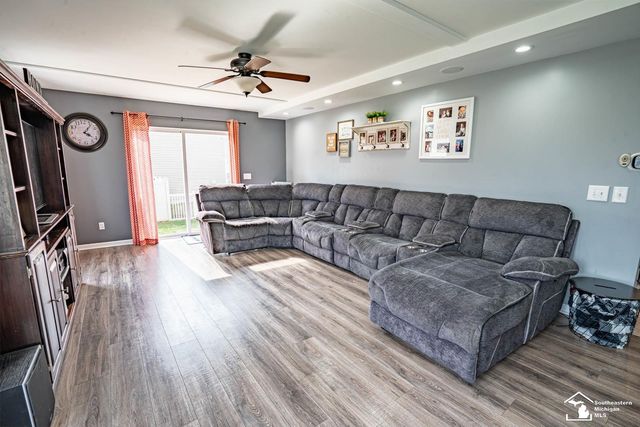 835 Golf Ridge Circle, Dundee, MI 48131