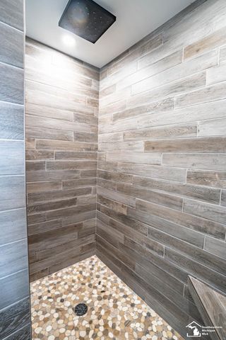 835 Golf Ridge Circle, Dundee, MI 48131