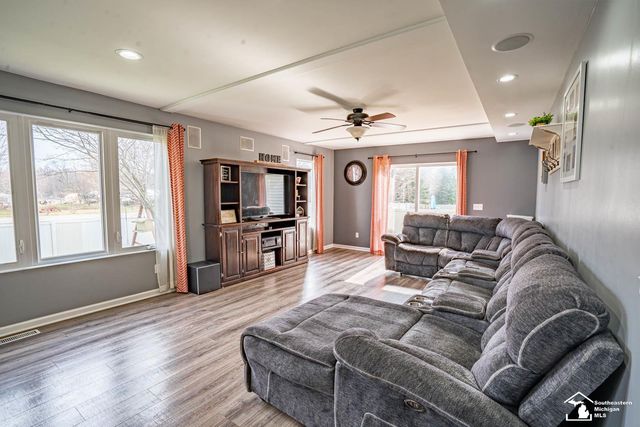 835 Golf Ridge Circle, Dundee, MI 48131