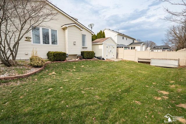 835 Golf Ridge Circle, Dundee, MI 48131