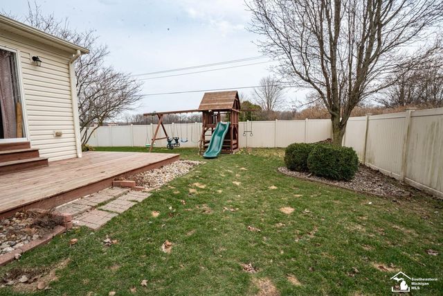 835 Golf Ridge Circle, Dundee, MI 48131