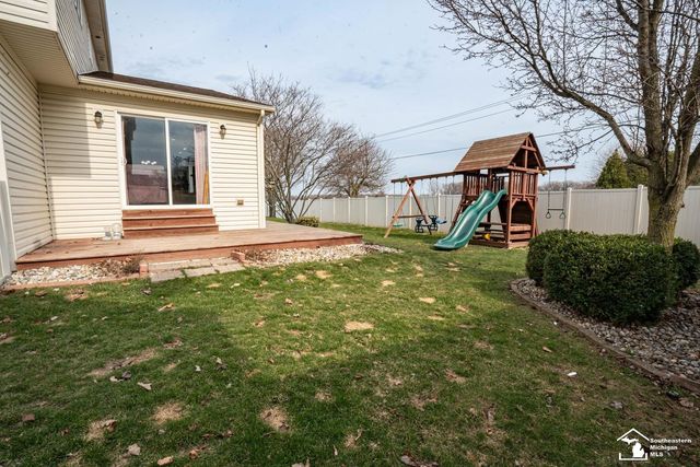 835 Golf Ridge Circle, Dundee, MI 48131