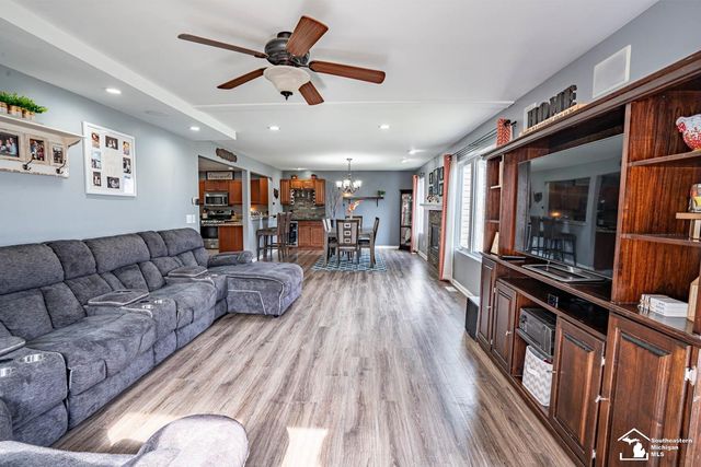 835 Golf Ridge Circle, Dundee, MI 48131