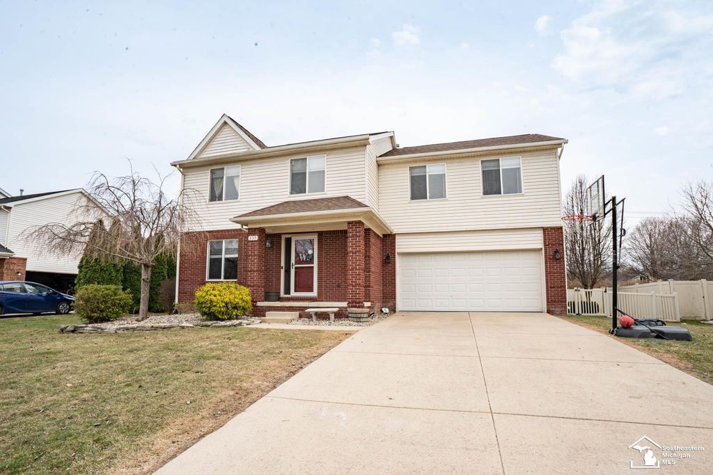 835 Golf Ridge Circle, Dundee, MI 48131