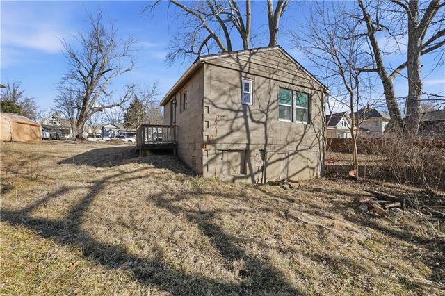 817 W White Oak Street, Independence, MO 64050