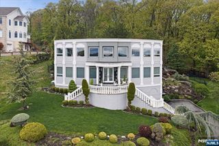 47 Mountainwood Court, Totowa, NJ 07512