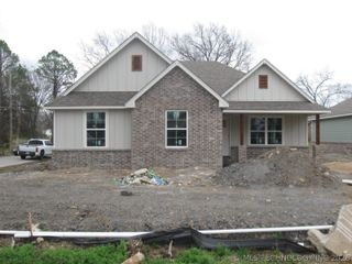 805 S Wood Street, Pryor, OK 74361