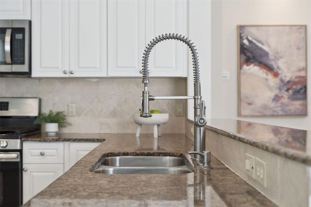 2008 CHAPMAN OAKS DRIVE, Oviedo, FL 32765