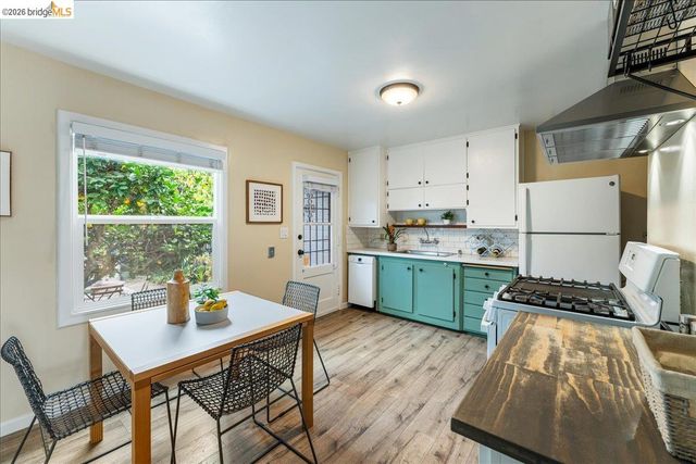1802 Second M, Alameda, CA 94501