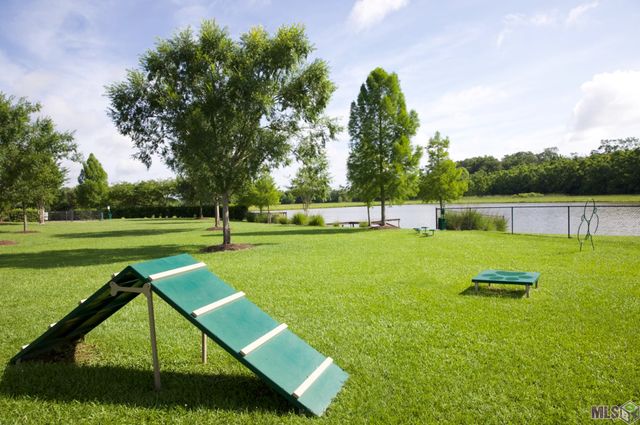 19646 Barnett Rd, Zachary, LA 70791