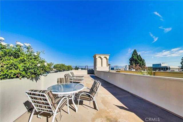 12026 Hoffman Street 201, Studio City, CA 91604