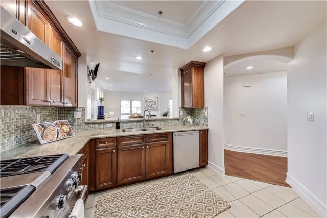 12026 Hoffman Street 201, Studio City, CA 91604