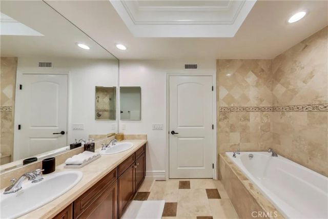 12026 Hoffman Street 201, Studio City, CA 91604