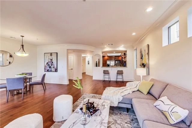12026 Hoffman Street 201, Studio City, CA 91604