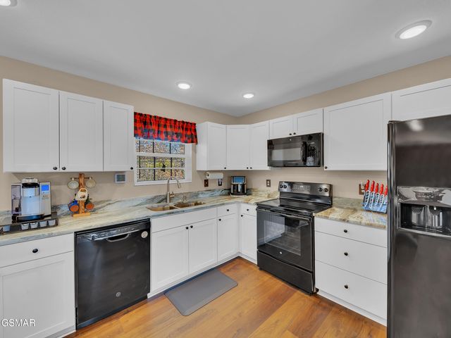 1044 Lake Smoky Road, Sevierville, TN 37876