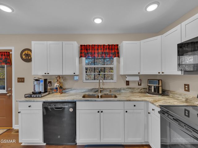 1044 Lake Smoky Road, Sevierville, TN 37876