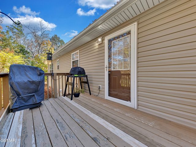 1044 Lake Smoky Road, Sevierville, TN 37876