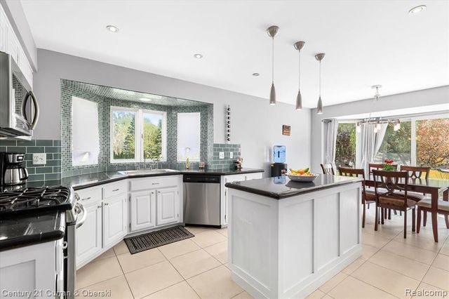 54806 Ashley Lauren Drive, Macomb, MI 48042