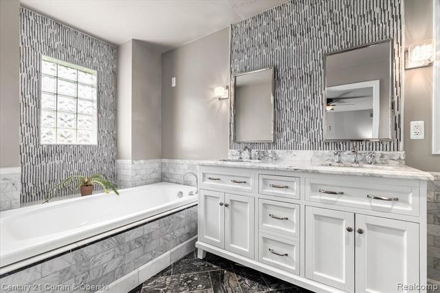 54806 Ashley Lauren Drive, Macomb, MI 48042