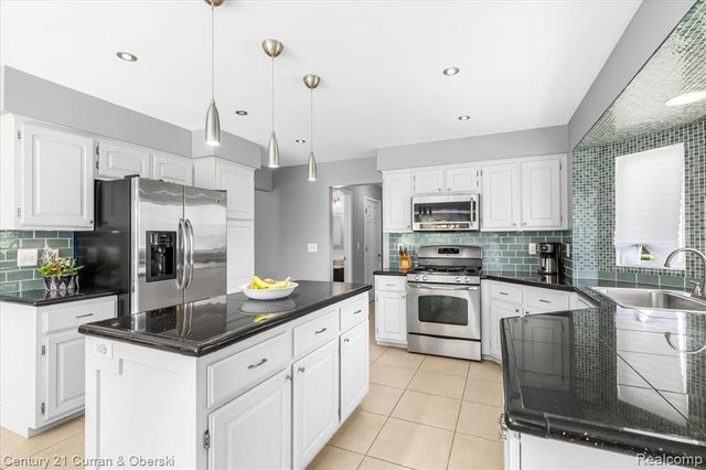 54806 Ashley Lauren Drive, Macomb, MI 48042