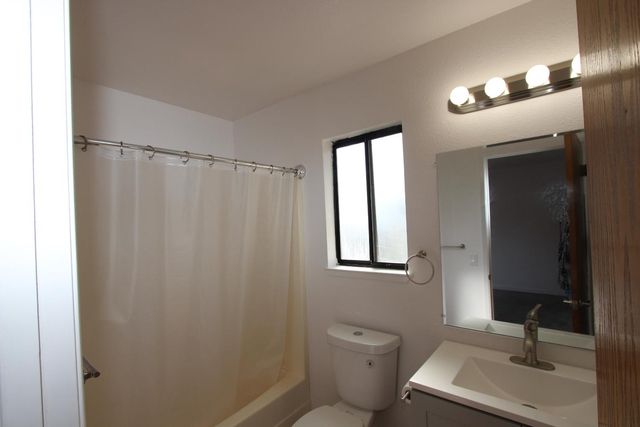 23288 Lone Pine Dr, Auburn, CA 95602