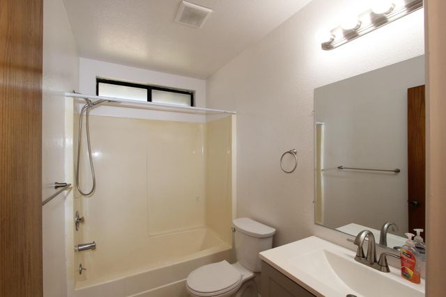 23288 Lone Pine Dr, Auburn, CA 95602