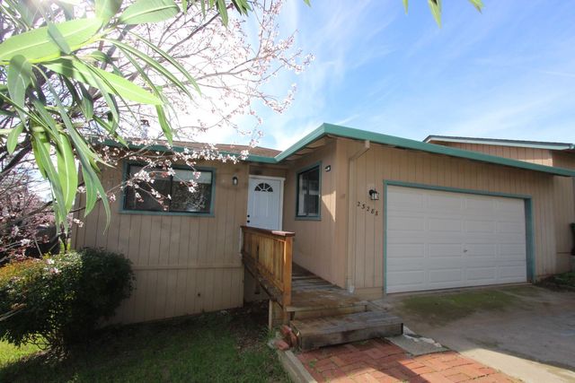 23288 Lone Pine Dr, Auburn, CA 95602