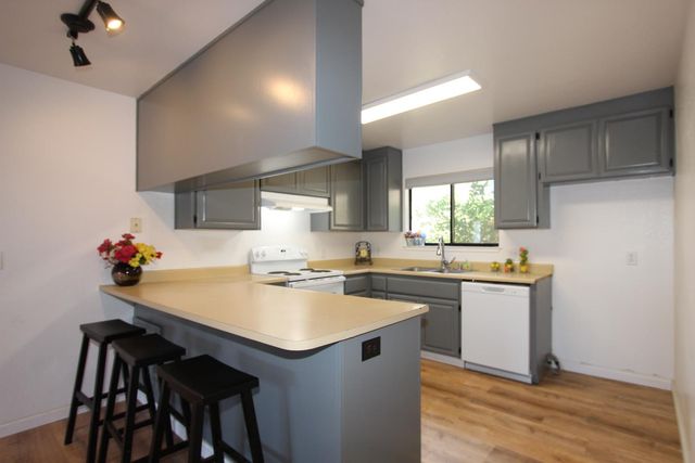 23288 Lone Pine Dr, Auburn, CA 95602