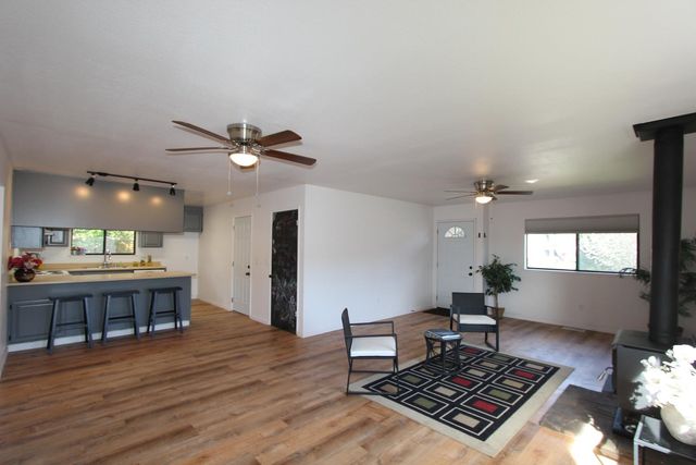 23288 Lone Pine Dr, Auburn, CA 95602