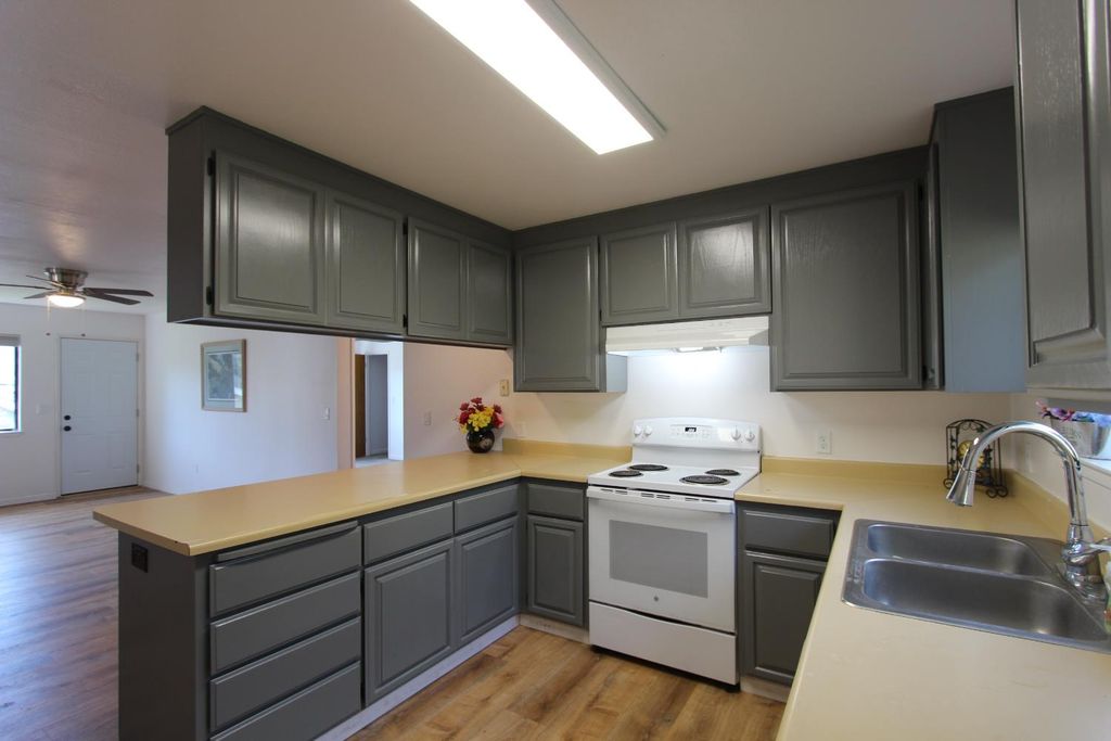 23288 Lone Pine Dr, Auburn, CA 95602