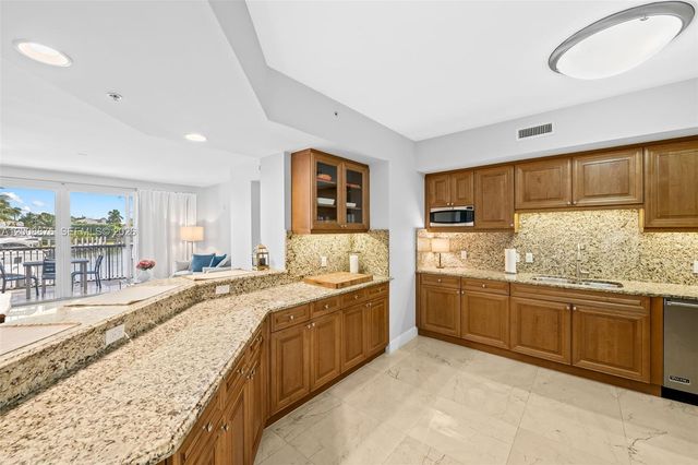 1414 SE 12th St 1B, Fort Lauderdale, FL 33316