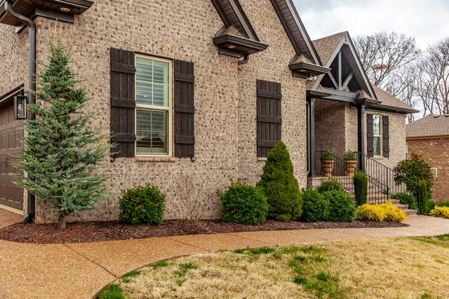 2024 Hawkwell Cir, Hendersonville, TN 37075