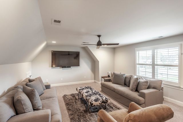 2024 Hawkwell Cir, Hendersonville, TN 37075