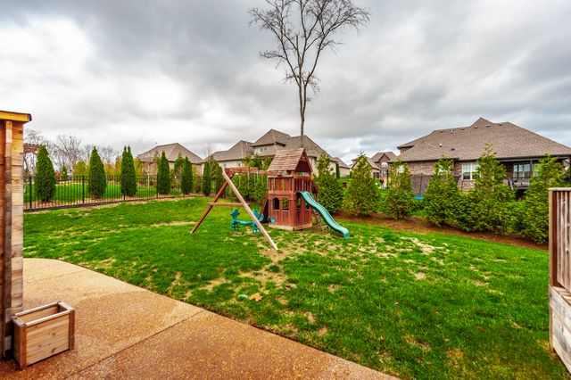 2024 Hawkwell Cir, Hendersonville, TN 37075