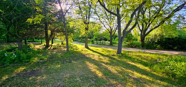 2S720 Nelson Lake Road, Batavia, IL 60510