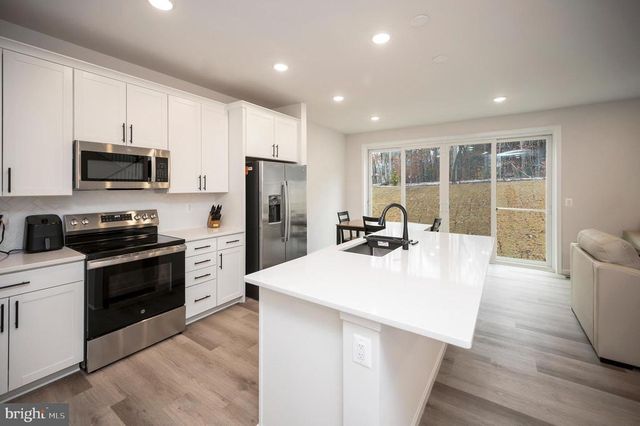 2892 WHITE TAIL DR, Locust Grove, VA 22508