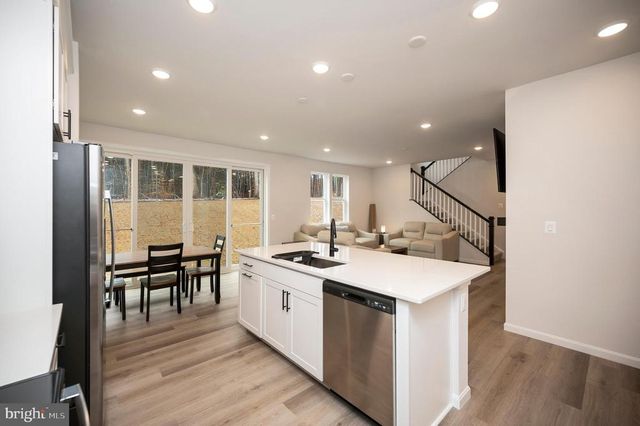 2892 WHITE TAIL DR, Locust Grove, VA 22508