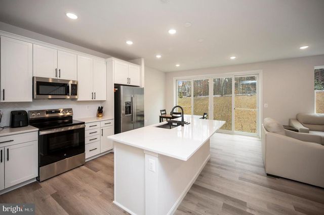 2892 WHITE TAIL DR, Locust Grove, VA 22508