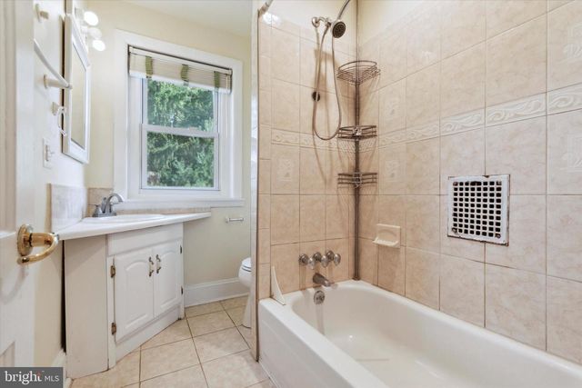 925 COUNTY LINE ROAD, Bryn Mawr, PA 19010